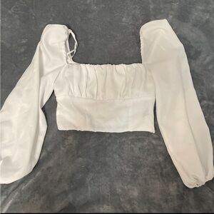 White long puffy sleeve with side zipper for fit